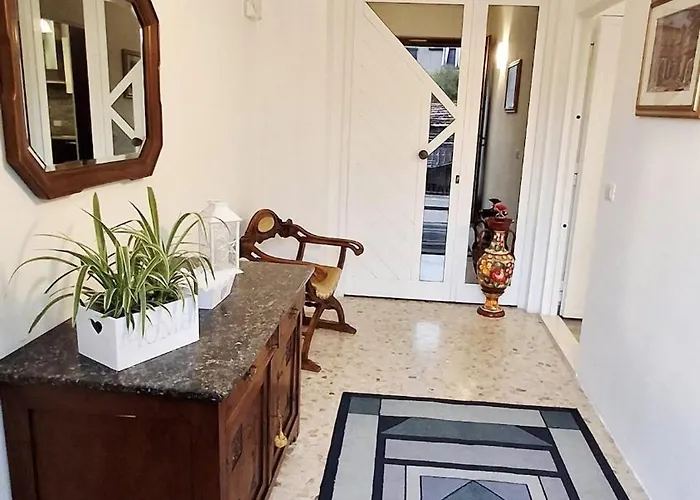 Tess House Among Woods And Fields Overlooking Appartement